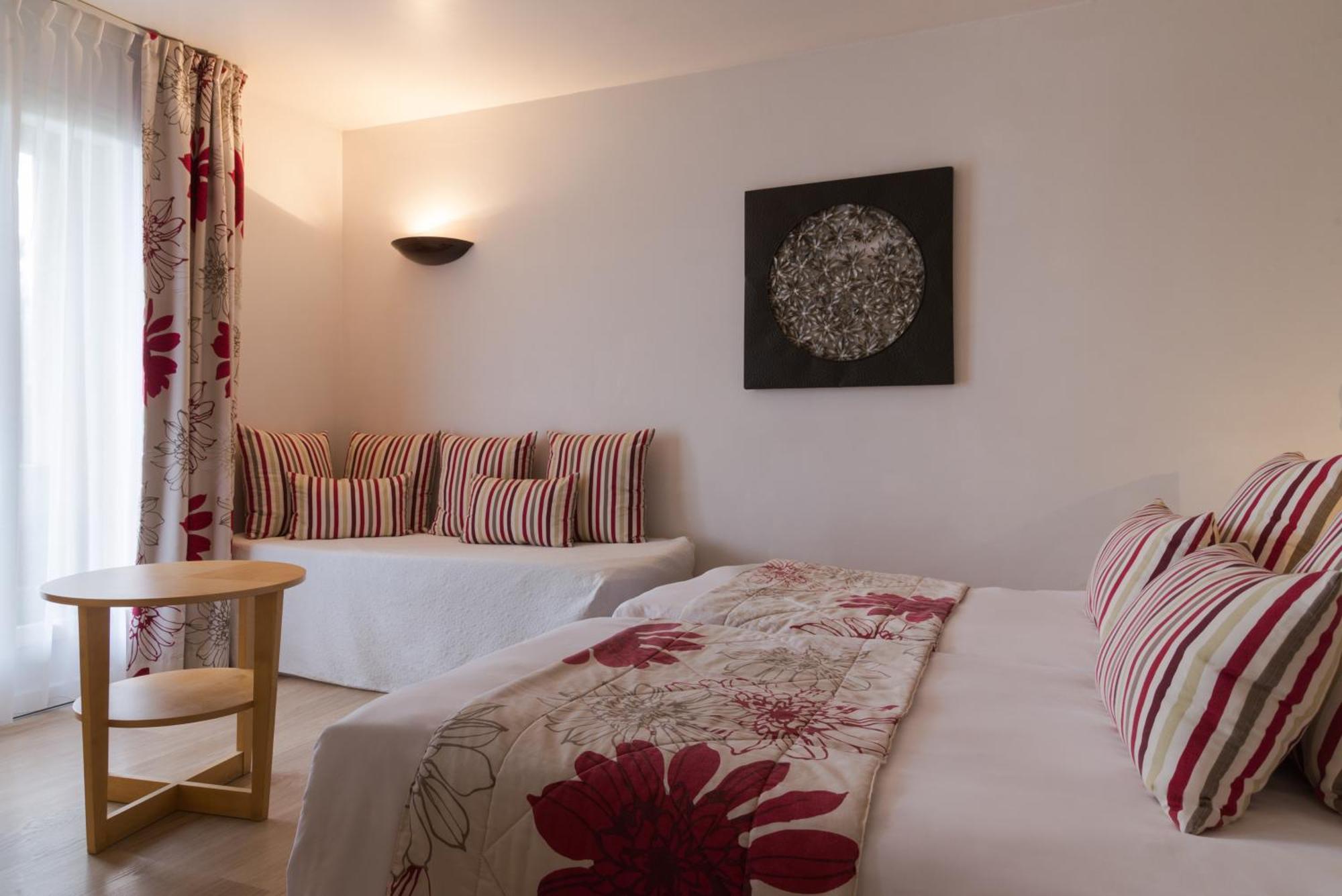Val Baussenc, The Originals Relais Hotel Maussane les Alpilles Buitenkant foto