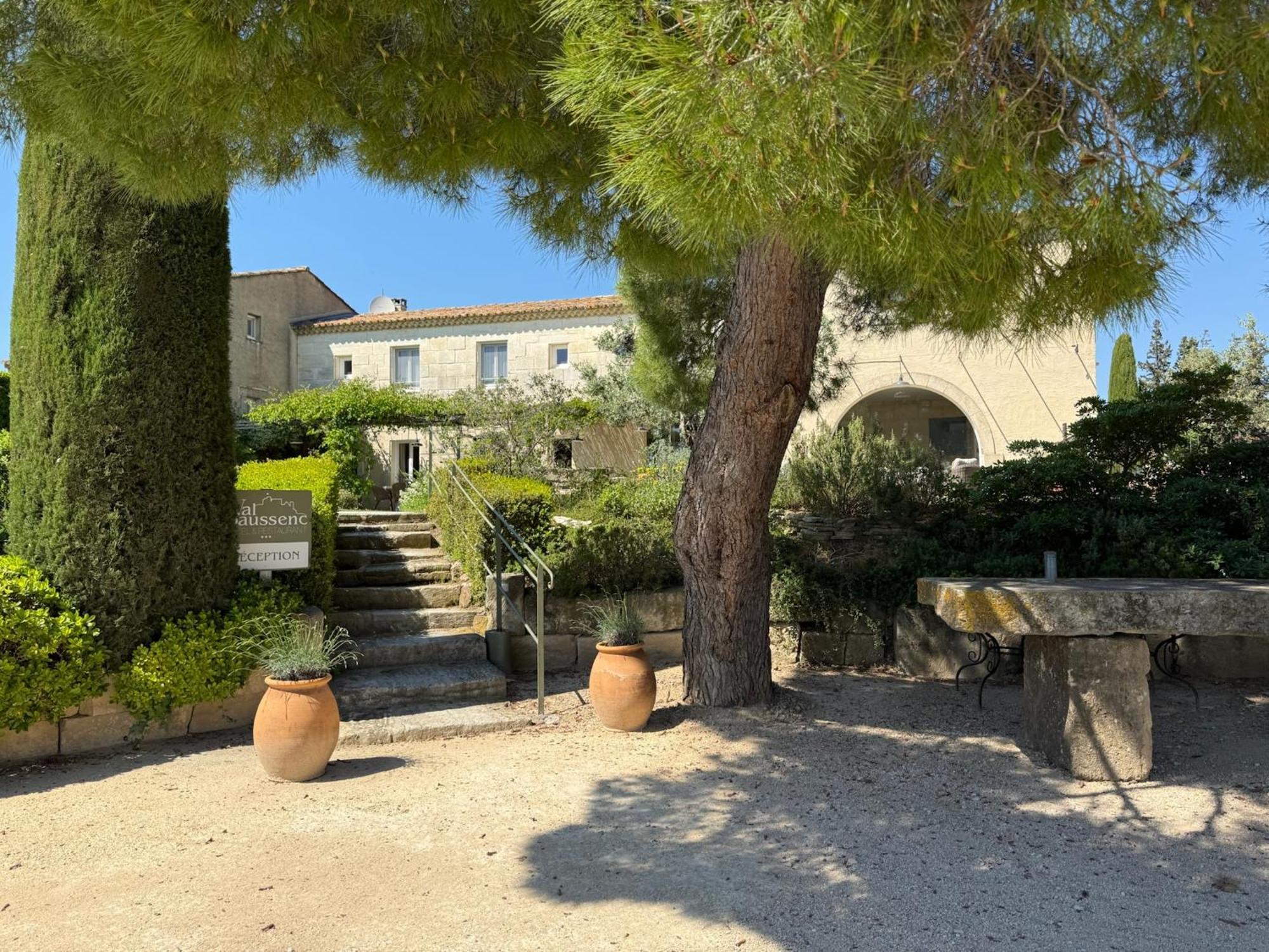 Val Baussenc, The Originals Relais Hotel Maussane les Alpilles Buitenkant foto