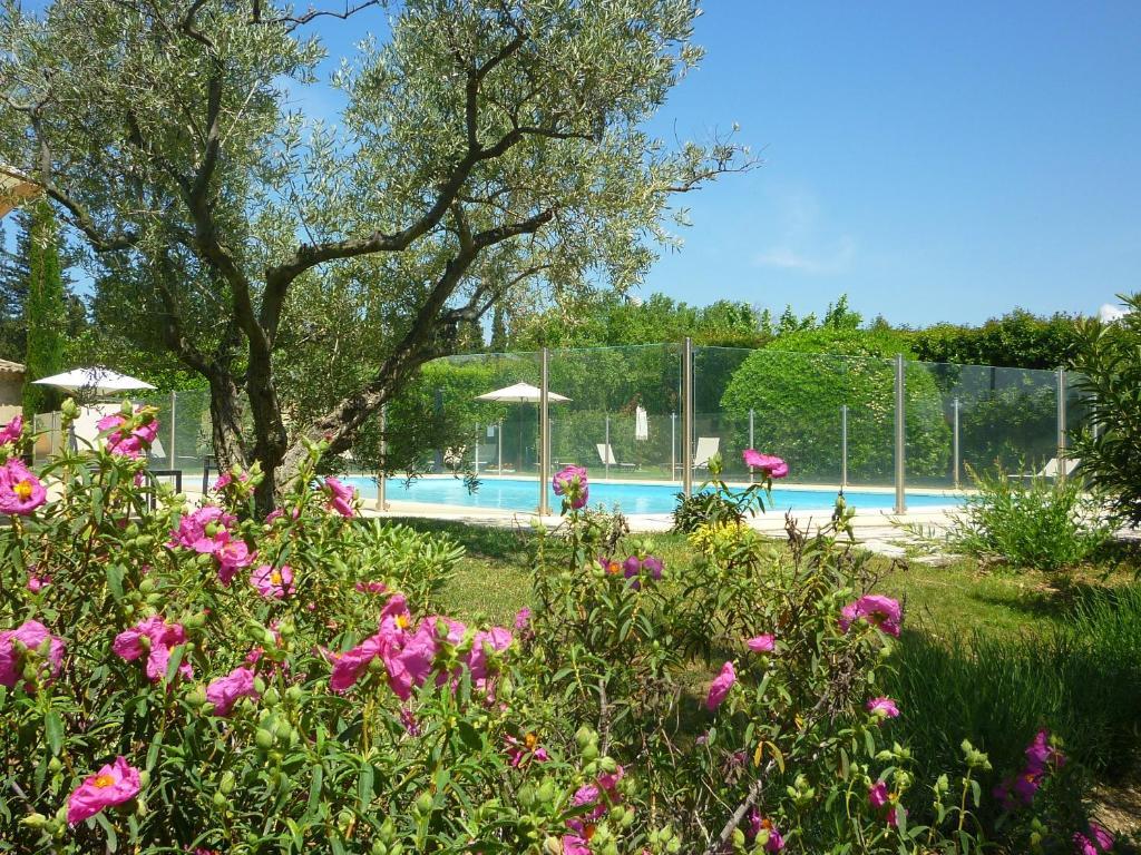 Val Baussenc, The Originals Relais Hotel Maussane les Alpilles Buitenkant foto